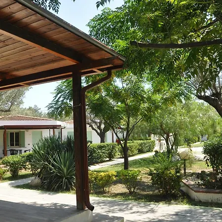 Lägenhetshotell Borgo Degli Ulivi Natural 4*