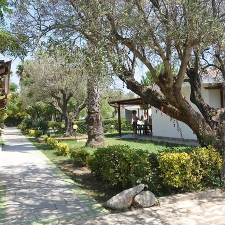 Lägenhetshotell Borgo Degli Ulivi Natural 4*