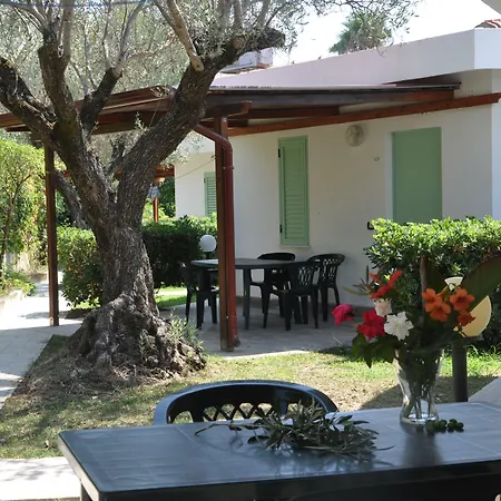Апарт-отель Borgo Degli Ulivi Natural Селлия-Марина