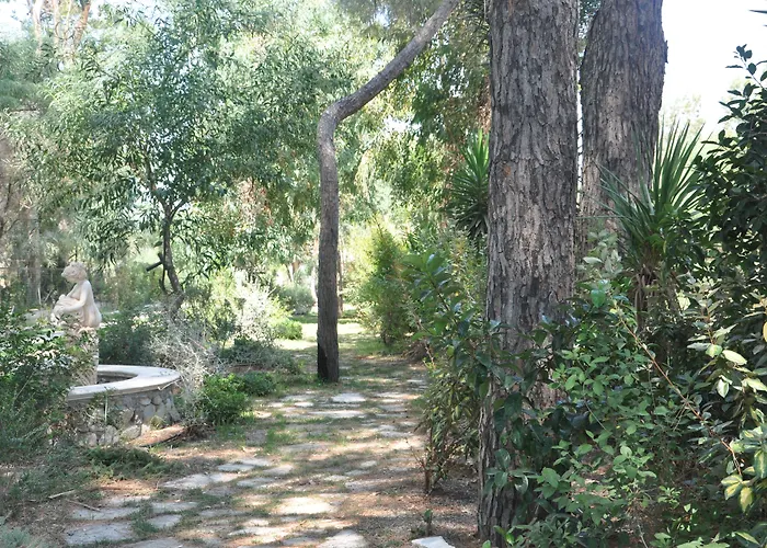 Borgo Degli Ulivi Natural 公寓式酒店